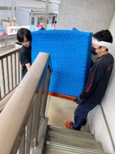 【朝霞市溝沼】国立市への引越しと不用品回収を同時実施｜大型家具の階段搬出と家電買取で費用を格安に