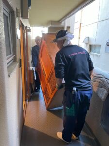 【練馬区】光が丘のマンションからカウチソファ・大型家電など一式回収 当日のスピード撤去