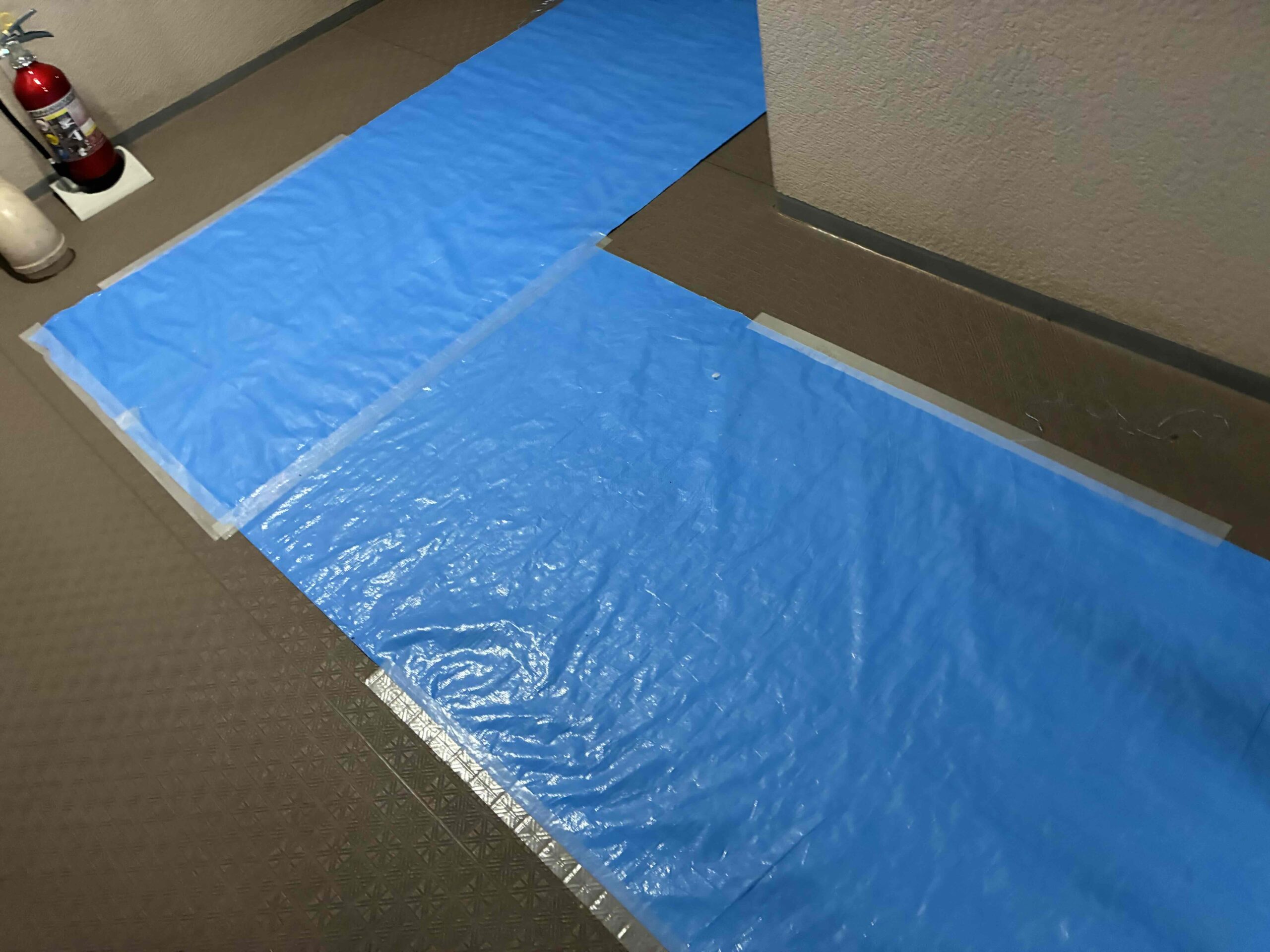 マンション通路の養生