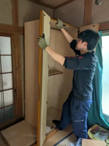 【川口市鳩ケ谷】二世帯住宅の遺品整理｜貴重品の捜索と大型家具の室内解体も行いました