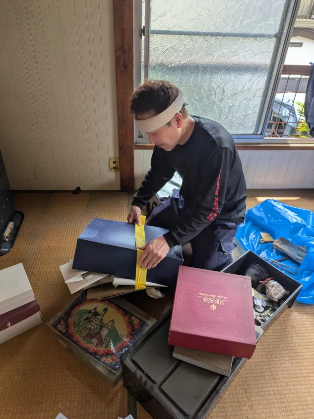 川口市鳩ケ谷 遺品整理 仕分け・搬出作業の様子2