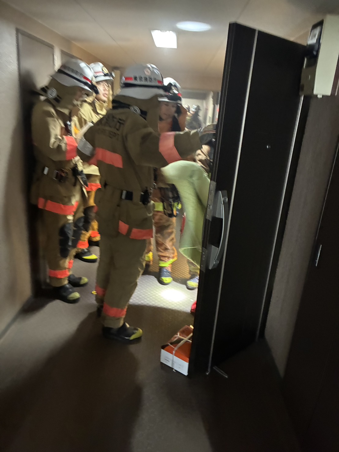 新宿区矢来町 ゴミ屋敷 消防車の到着