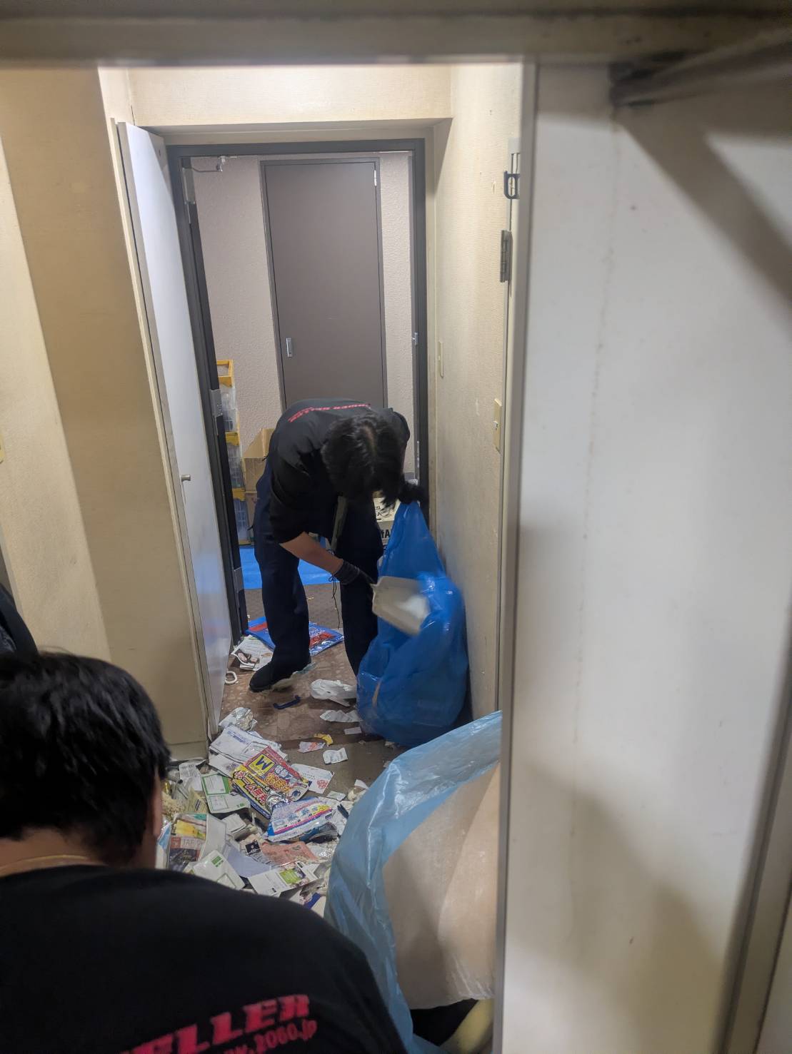 新宿区矢来町 ゴミ屋敷 作業前の室内1