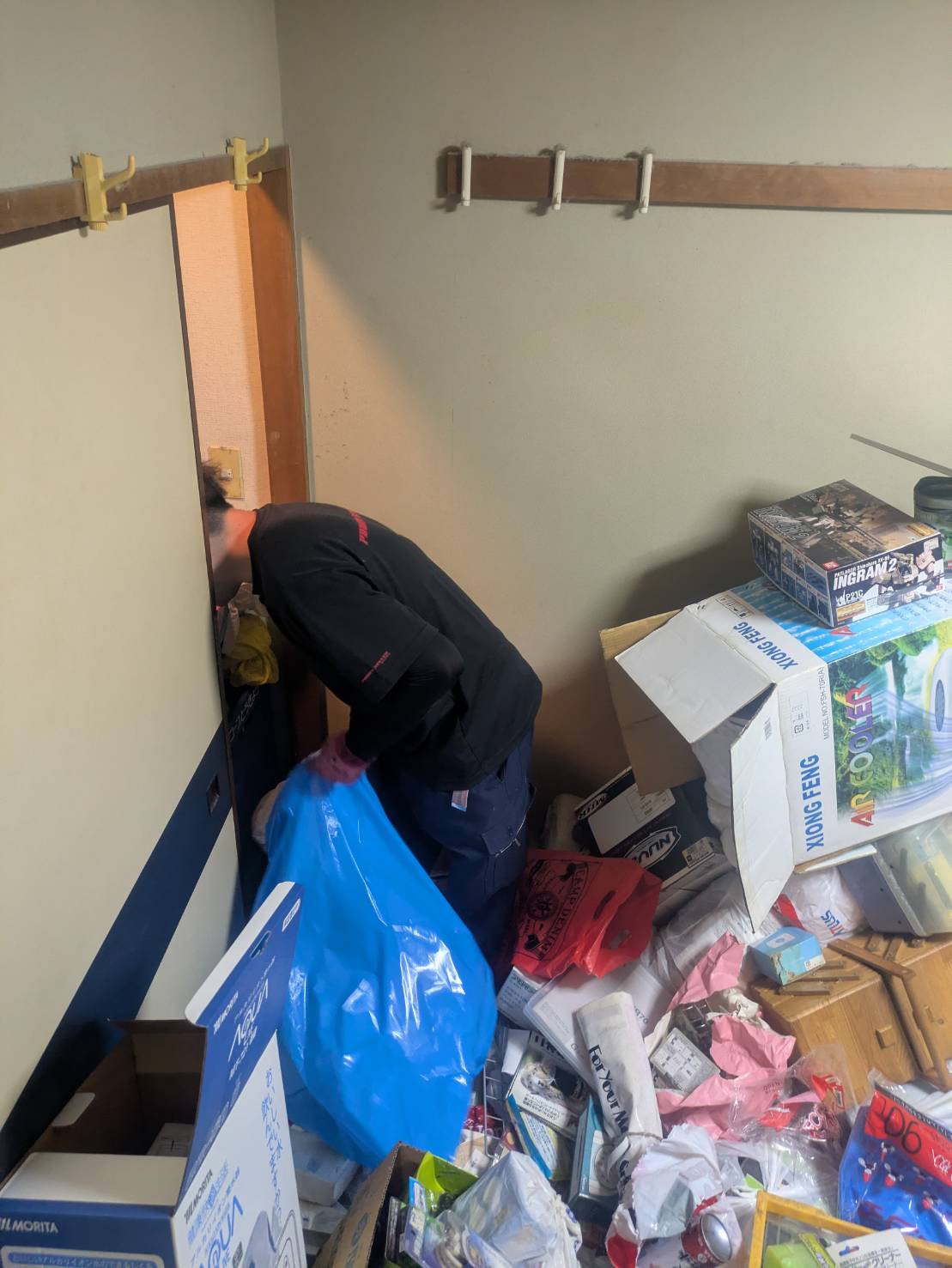 新宿区矢来町 ゴミ屋敷 作業前の室内2