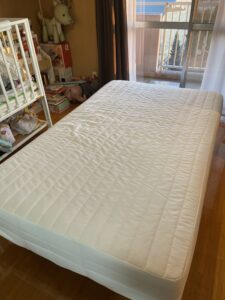 【さいたま市】脚付きマットレス1点を回収(12,000円)|階段からの搬出もお任せ