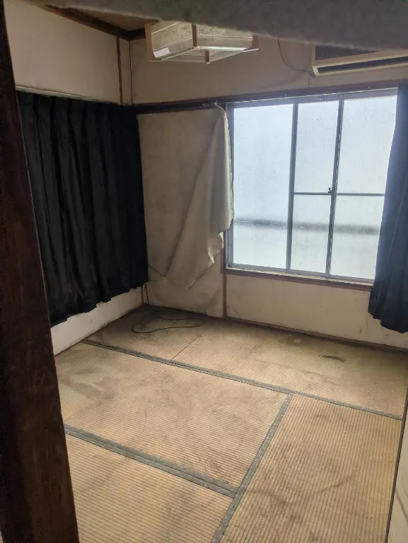 遺品整理と残置物撤去が完了した室内