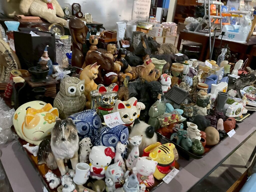 JAPAN SURPLUSとして販売される日本の中古品