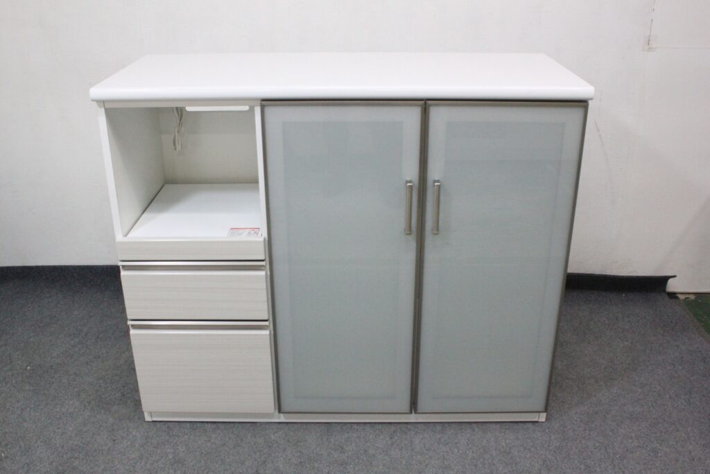 買取査定対象になりやすい新しいロータイプのキッチンボード