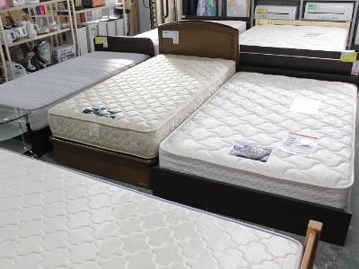 パワーセラー店内のベッド売場