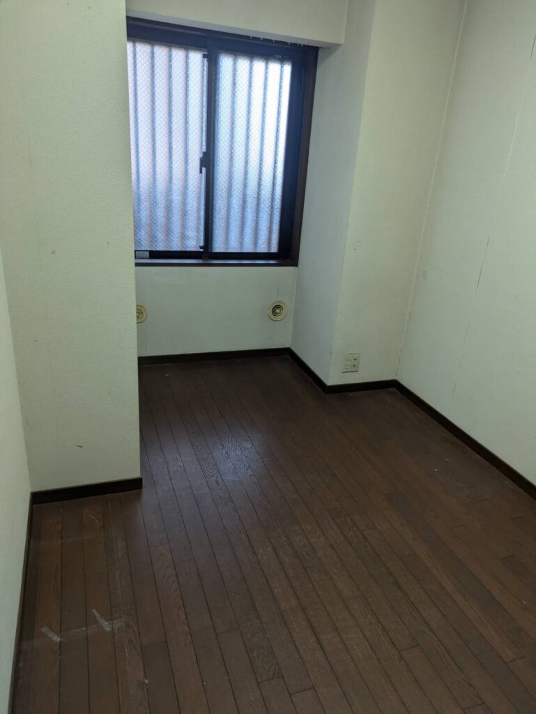 作業後:奥の洋室の家具をすべて撤去