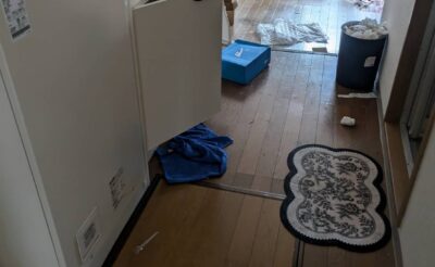 作業前:玄関から見た廊下とお部屋