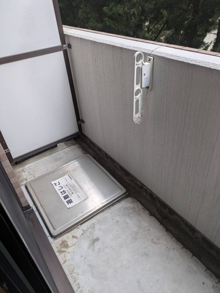 作業後：バルコニーの物干しと袋を撤去