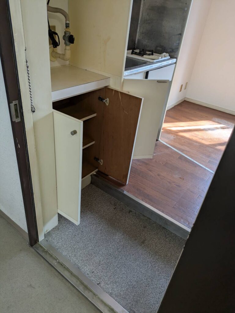 作業後:玄関からキッチンまわりの物を撤去