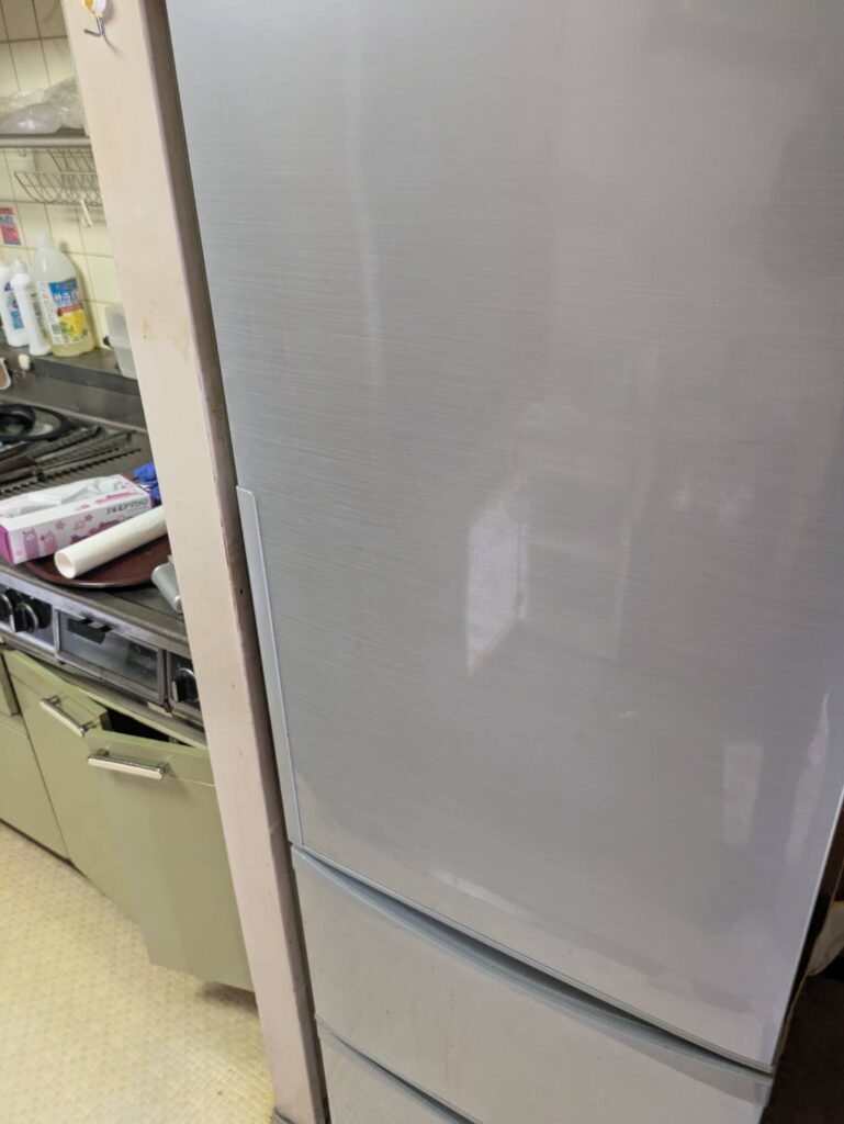 作業前:キッチン横の冷蔵庫