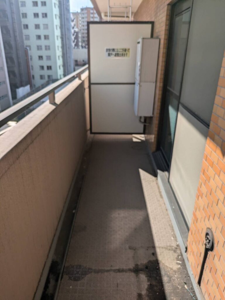 作業後:バルコニーに物が残っていないことを確認
