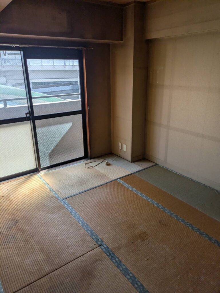 作業後:タンス類をすべて撤去した和室