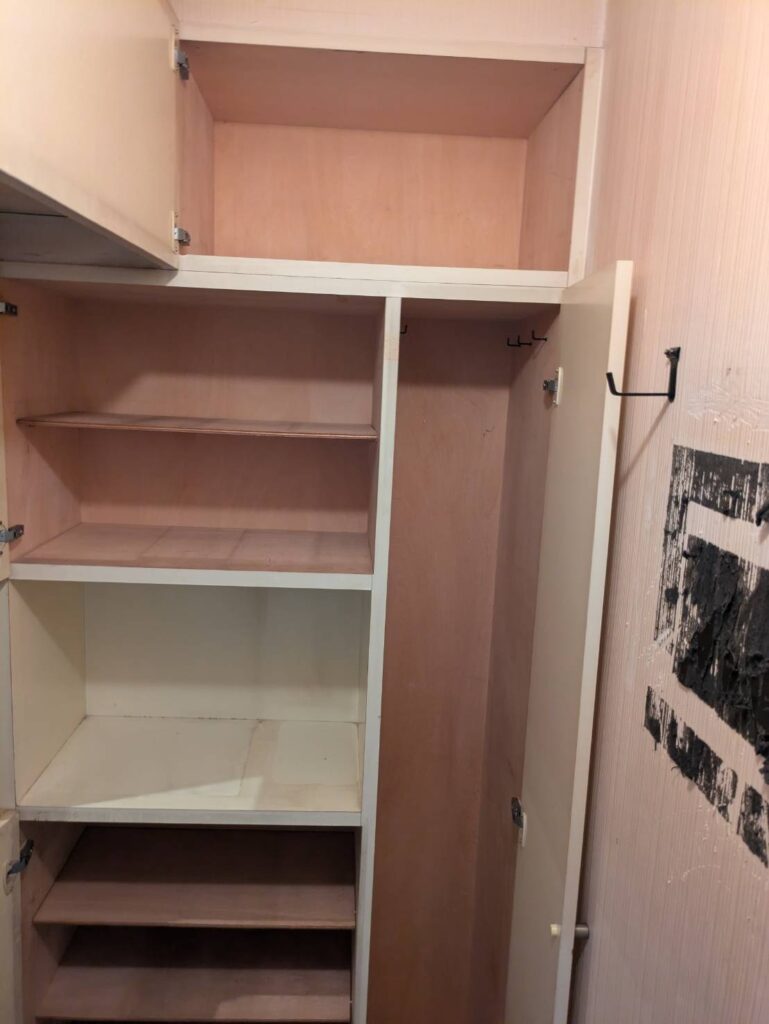 作業後:玄関収納の中まで空に