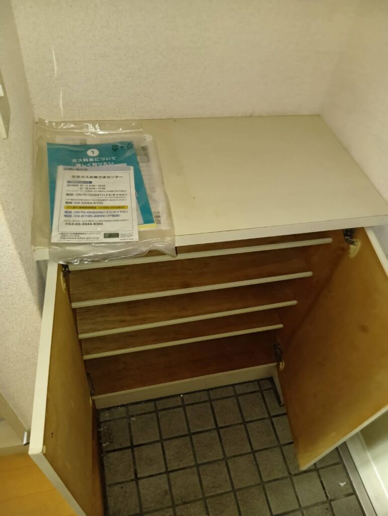作業後：靴箱の中まで空に